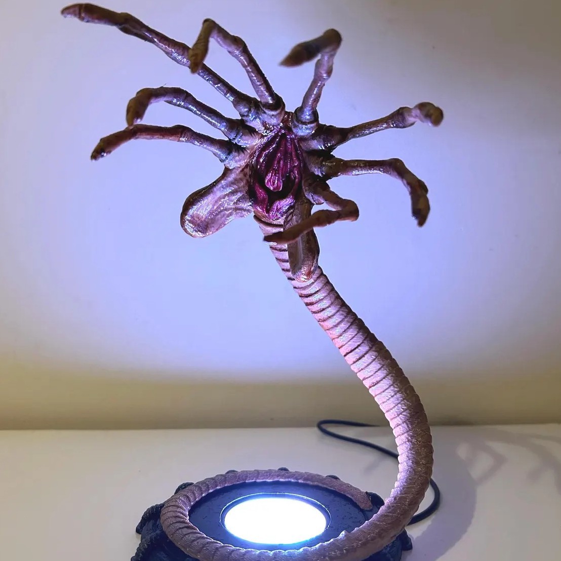 Alien Facehugger Lamp Nachtlam - Home Decor Halloween recensie en prijs